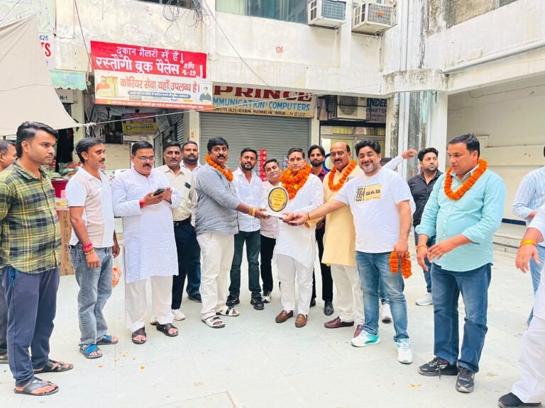 रवि चौधरी को ओबीसी मोर्चा जिलाध्यक्ष बनने पर व्यापार संघ ने किया सम्मानित