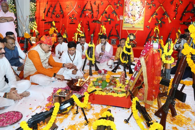 सीएम मोहन यादव ने किया शस्त्र पूजन