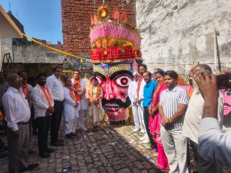 कसेरूखेड़ा में आज 80 फीट ऊंचे रावण का होगा दहन, दहकती आंखें और तलवार से निकलती चिंगारियां रहेंगी आकर्षण का केंद्र